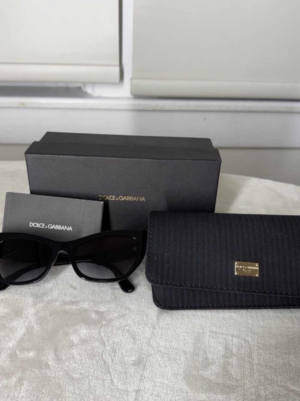 Dolce & Gabbana Womens Cat-eye sunglasses Black Great Barely Worn Box Case